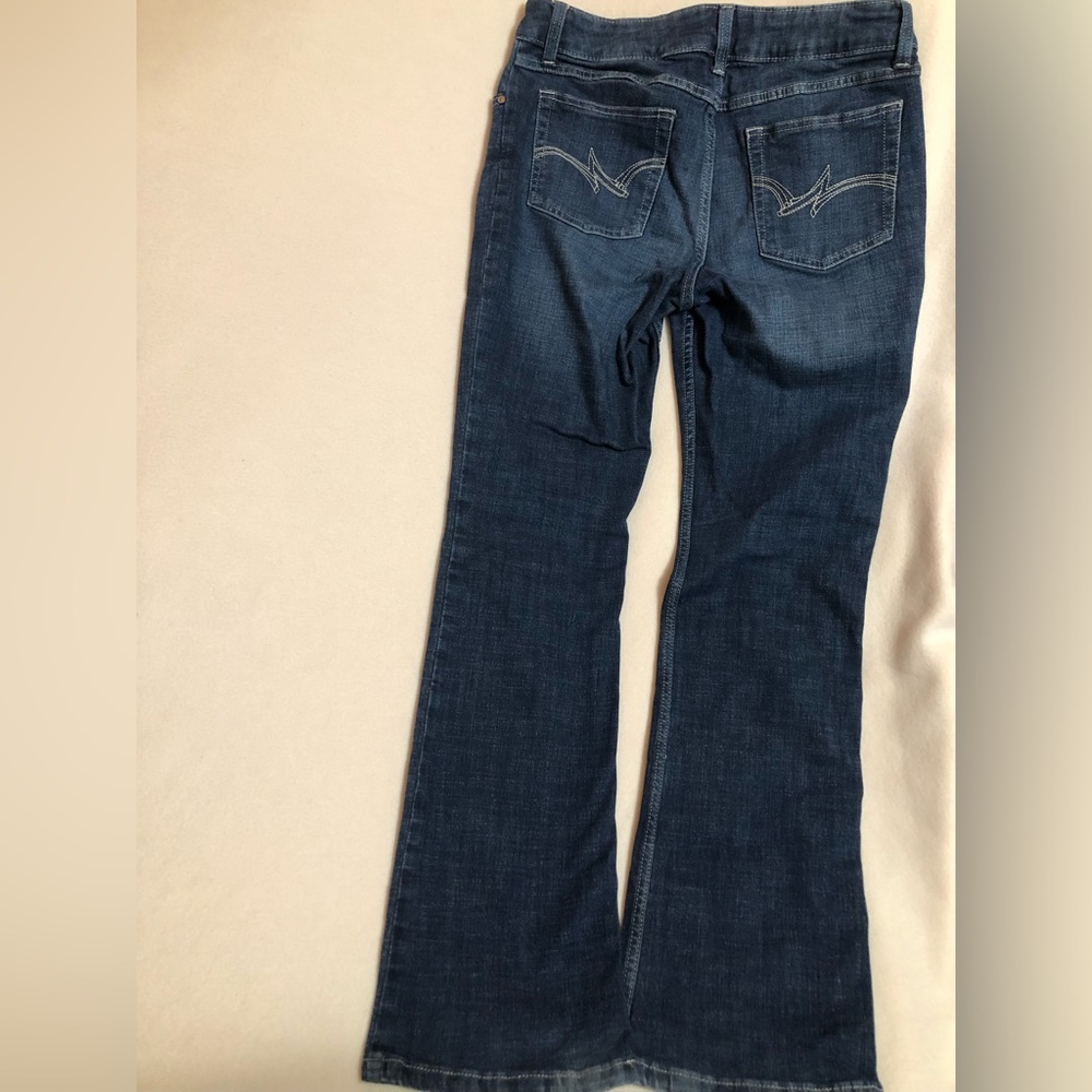 Gently worn. Pet and smoke free home.